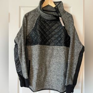 ***NWT*** Abercrombie &Fitch Asymmetrical snap-up fleece.